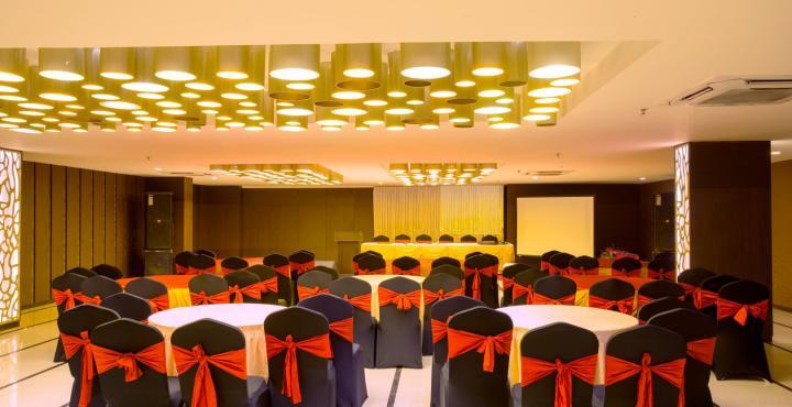 Milestone Hotel And Banquets Sziliguri Kültér fotó