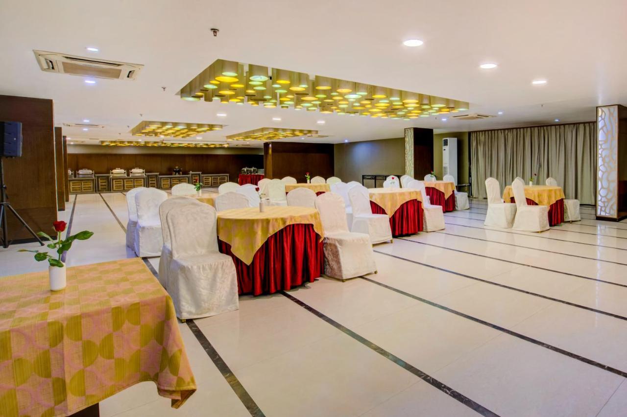 Milestone Hotel And Banquets Sziliguri Kültér fotó